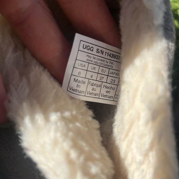 LIKE NEW UGG Classic Mini Toggler Boots! - Picture 10 of 11